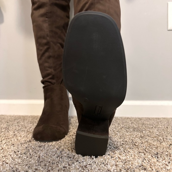 ✨ Christian Siriano Chocolate Samiya Over-the-Knee Boot ✨ - Picture 8 of 16